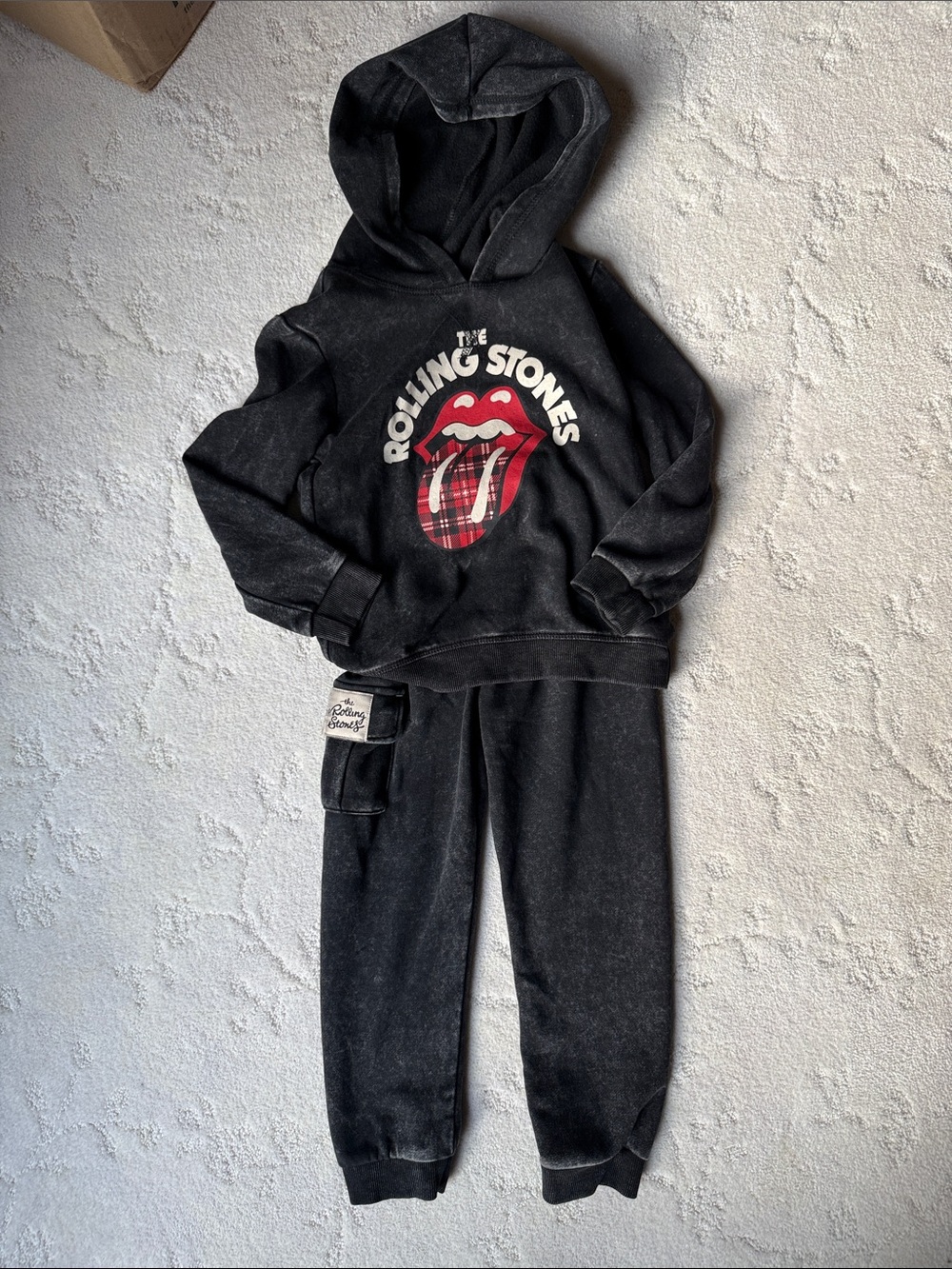 5T The Rolling Stones Black Sweatshirt & Tie String Joggers wi/Red Plaid Tongue